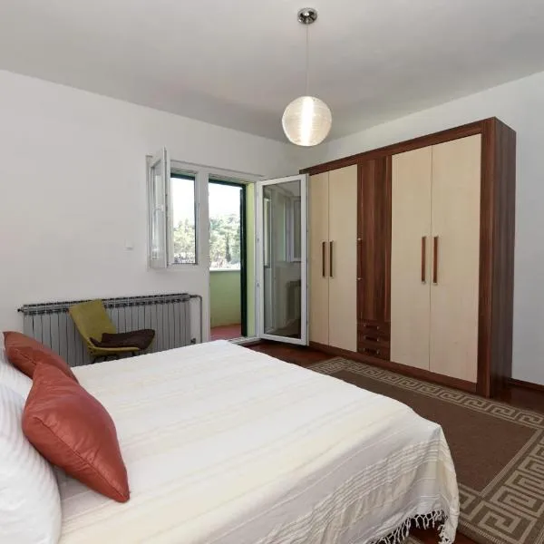 Apartment Happy place, hotel v destinaci Baćina