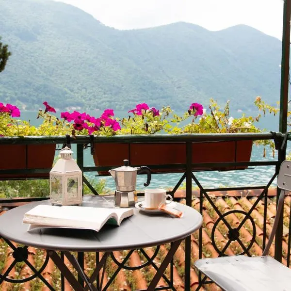 Fogazzaro Lake View Apartment, hotel v destinaci Oria
