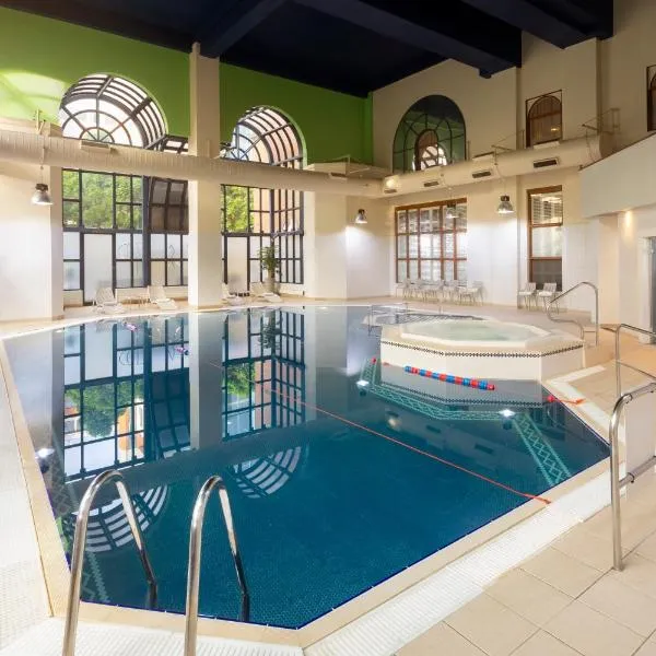 クラウン プラザ リーズ（Crowne Plaza Leeds by IHG）、リーズのホテル