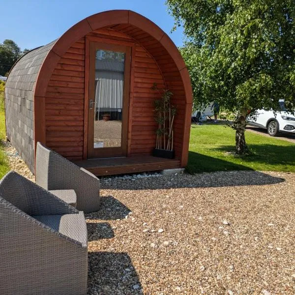 Cosy Glamping Pod, hotel in Alford