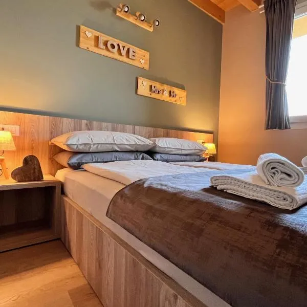 Antica Corte - Lake view, hotel in Montinelle