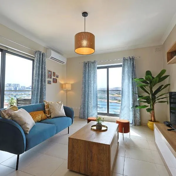 Seafront beautiful 3 bedroom with balcony KDOU1-1, hotel en Gżira