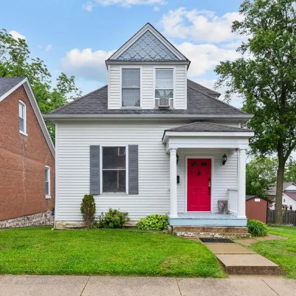 Historic 2 bedroom house St Charles, hotel in St. Charles