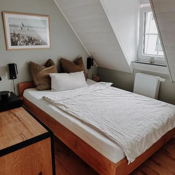 Stilvolles Gästezimmer mit Bad in Mechernich-Zentrum, hotel in Mechernich