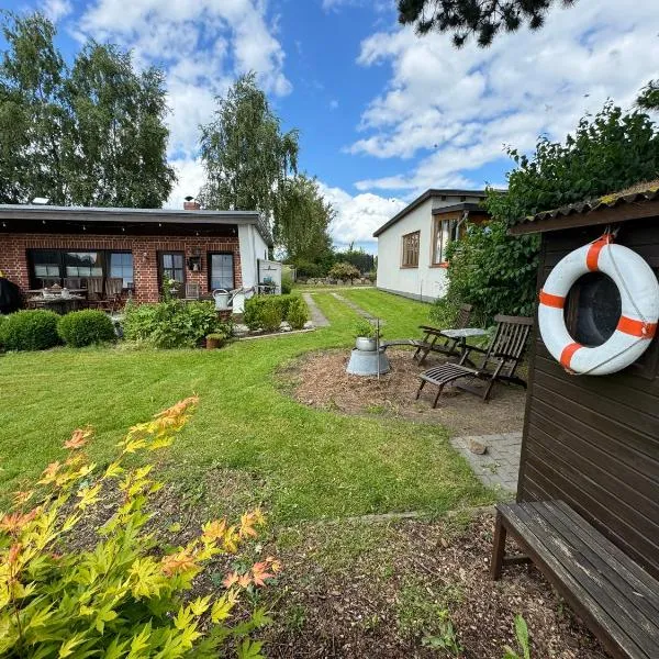 Kleines Haus am See, hotel in Carlow