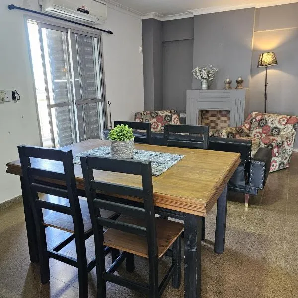 Amplio Departamento 2 dormitorios, hotel en Santiago del Estero