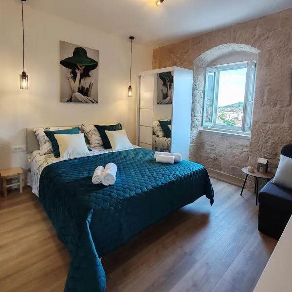 Studio Apartment Maria, hotel di Sinj