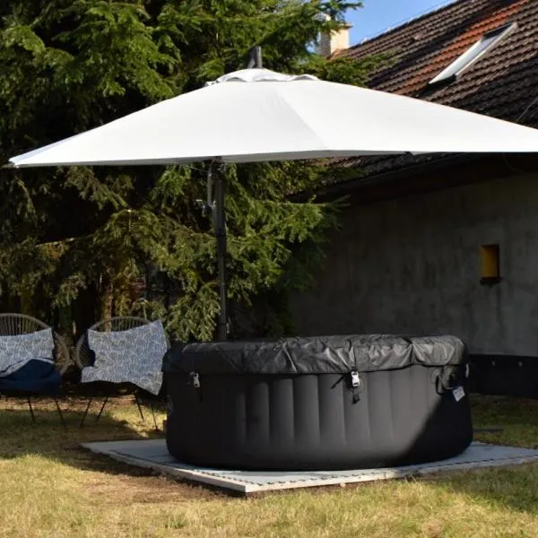 Bohemica Apartman 3, hotel v destinaci Kouřim
