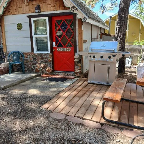 Big Bear Lake - Tulip Lane Cabin #23 - Micro Cabin, hotel in Big Bear Lake