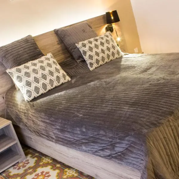 budget room 1 floor private bathroom ground floor, hotel v destinaci Birgu