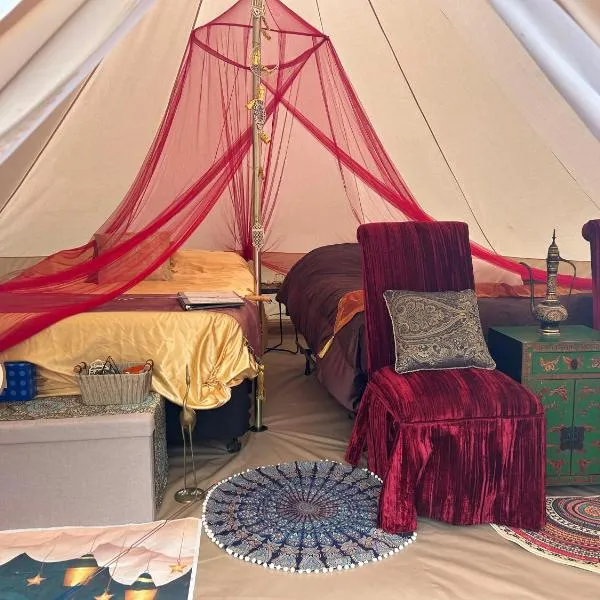 #Y7 Whole New World Yurt, hotel v destinaci Drumheller