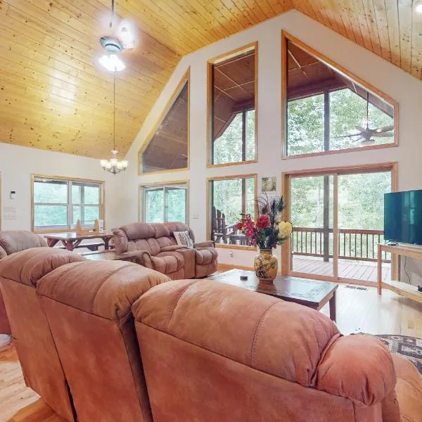 Talking River Chalet, ξενοδοχείο σε Murphy