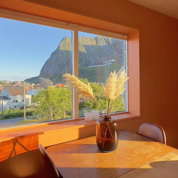 Reine Superior Panorama House, hotel in Reine