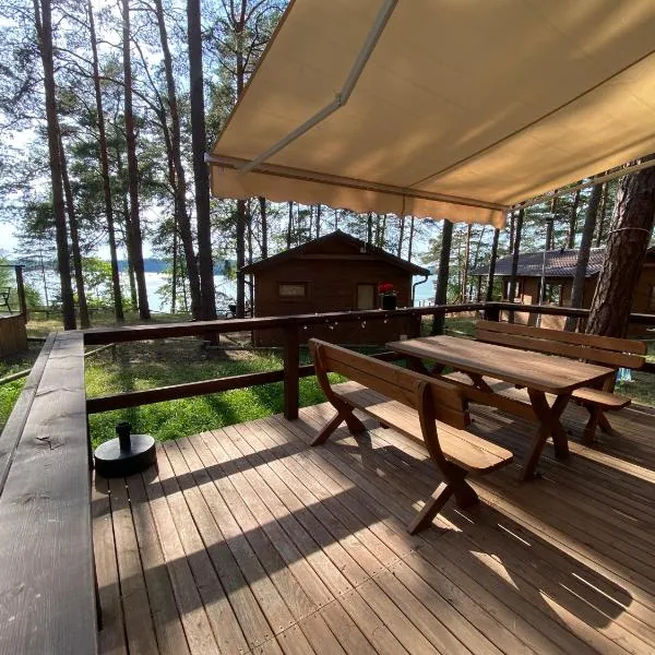 Domek z widokiem jeziora, hotel in Borsk