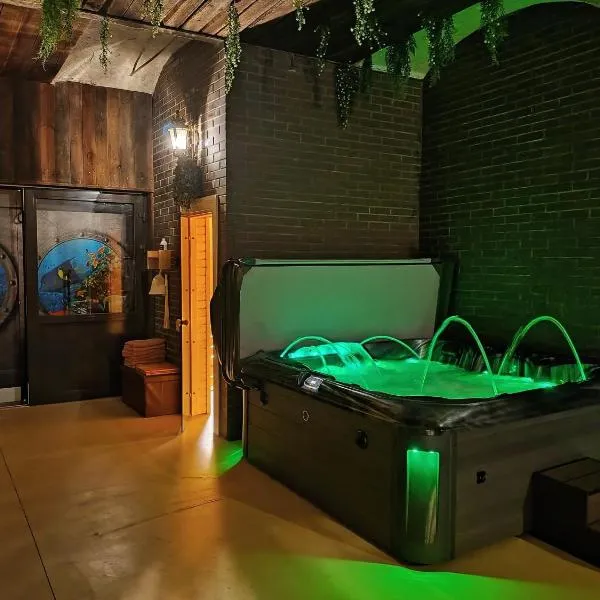 Ernests' unique townhouse with sauna, hot tub and free parking, hotel v Rize