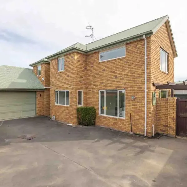 A Great Location 4 bedrooms, quiet and comfort!、クライストチャーチのホテル