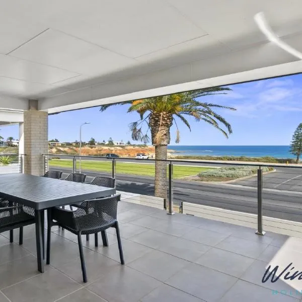 Oceanview Escape by Wine Coast Holidays, hotel in Port Noarlunga South