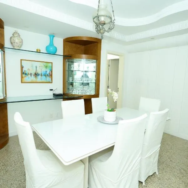 Conforto e localização privilegiada na Pituba, hotell i Salvador