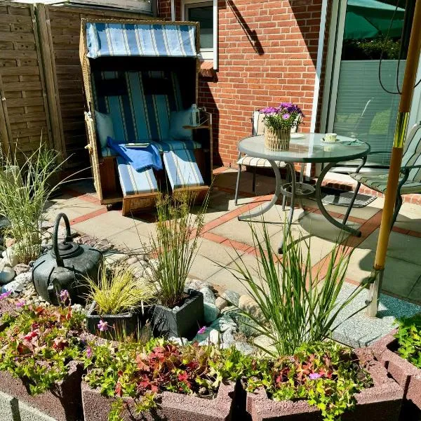 SEGELund - Zeit für uns- ruhige und sonnige Ferienwohnung mit Terrasse und Garten nahe Strand und Ostsee，施翁哈根的飯店