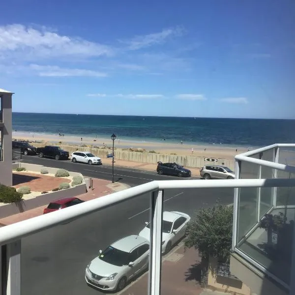 1 BR Oceanview - Glenelg South, hotel in Glenelg