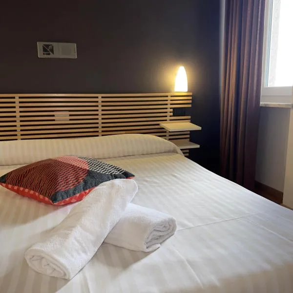 Hotel Quadrifoglio, hotell i Caraglio