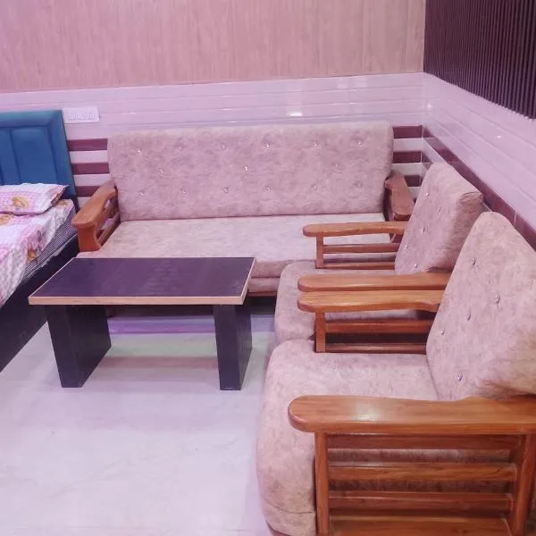 Kanha paying guest house 82798ASHU58346, hotel em Mathura