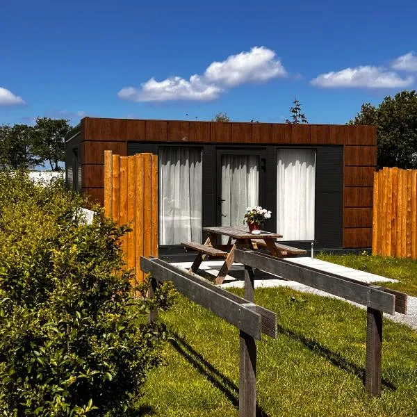 B&B Privé Tiny House Bij Zee, hotel in Stellendam