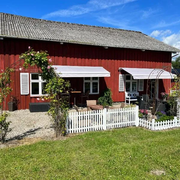 Marielyst, idyllisk feriehus 800m fra torvet, hotel v destinaci Bøtø By