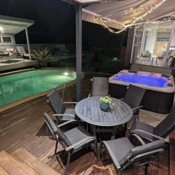 Phoenix Oasis, Family and Pet friendly, with private pool and spa, hotel a Port Macquarie