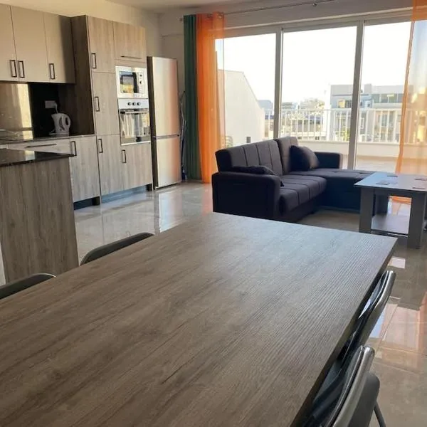 Top New Penthouse, hotel v destinaci St Paul's Bay