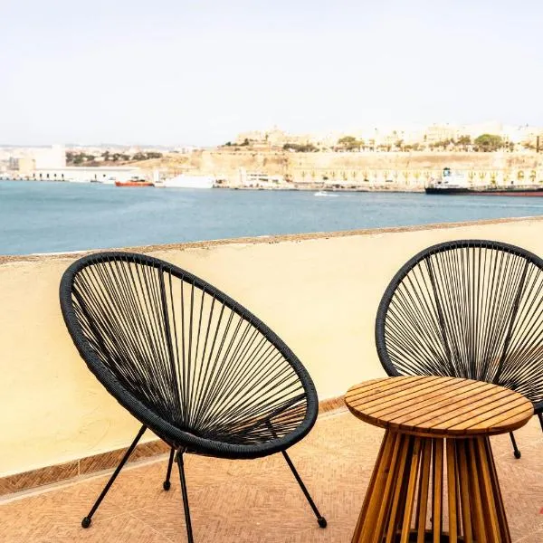 Charming Historic Home with Rooftop Views, khách sạn ở Senglea