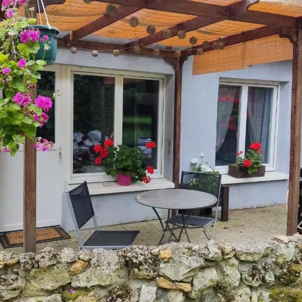 Petit cottage, hotel in Saint-Pierre-la-Garenne