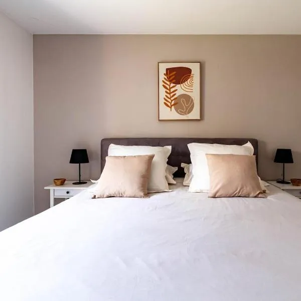 Charmant refuge avec jardin, à 6 minutes à pied du métro Créteil L Échat-Lovely retreat with garden, located a 6-minute walk from Créteil L Échat metro station – hotel w mieście Créteil