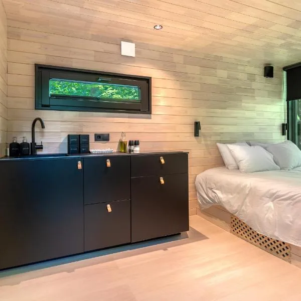 Chic Sauna Cabin Near the Sea - SULIN Cabin Nº03, hotel v destinaci Tsitre