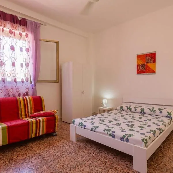 Casa Tribi a 250 mt dalla spiaggia di Specchiarica di San Pietro in Bevagna, hotel in Torre Colimena