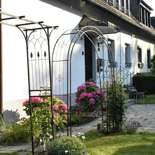 Schöne Wohnung in Oberhausen, hotel in Oberhausen
