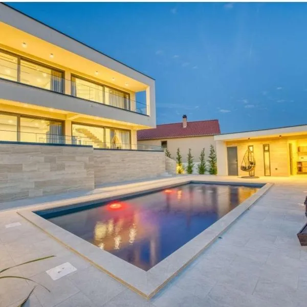 Villa NIKSUN, hotel in Bibinje
