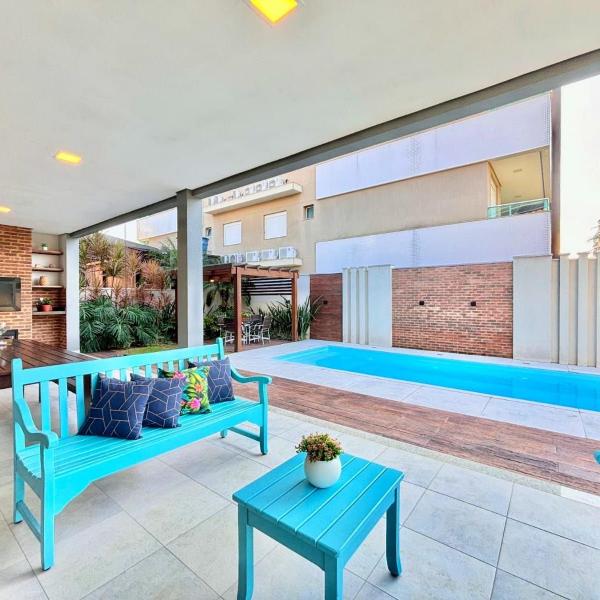 192 - Casa luxo com 5 suítes e piscina aquecida