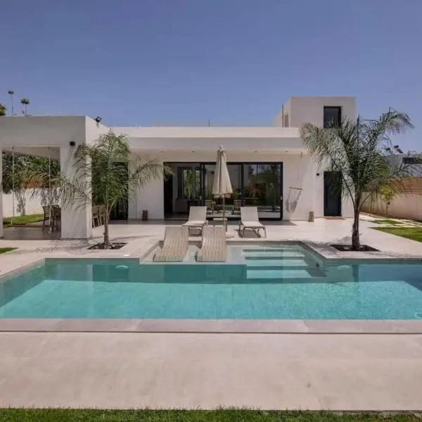 Villa Kala Loutraki - Private Pool & Sauna I Beach, hôtel à Loutraki