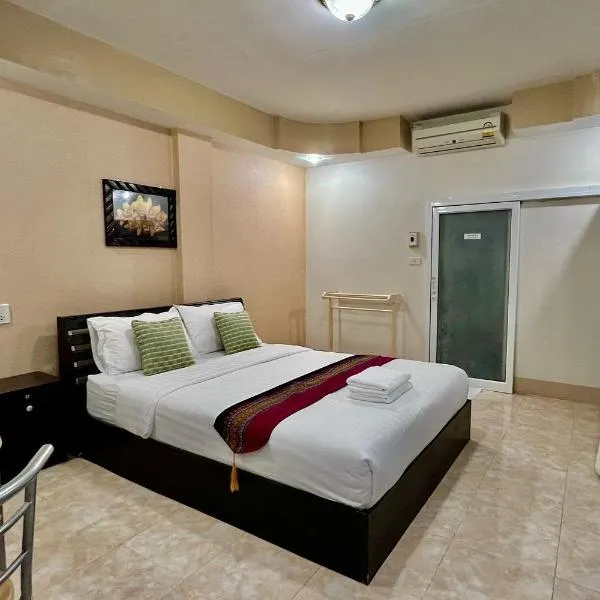 Nan Thara Place, hotel in Nan