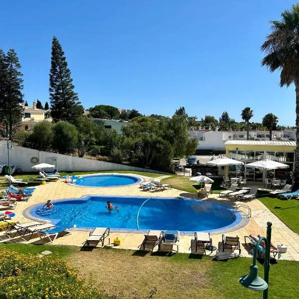 Apartamentos Santa Teresinha, hotel v destinaci Alvor