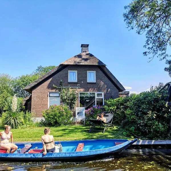 The Black Sheep Hostel, hotel v destinaci Giethoorn