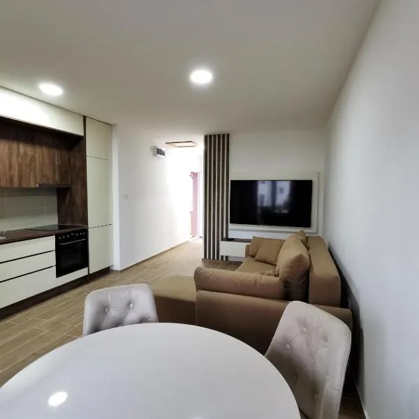 Obala Lux Apartman, hotel in Sutomore