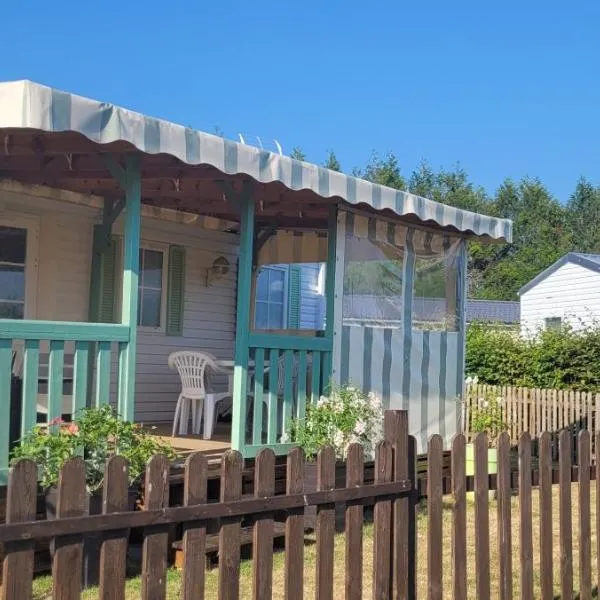 Mobilhome "La Chaloupe" dans le Camping Saint Nicolas, hotel in Le Bec-Hellouin