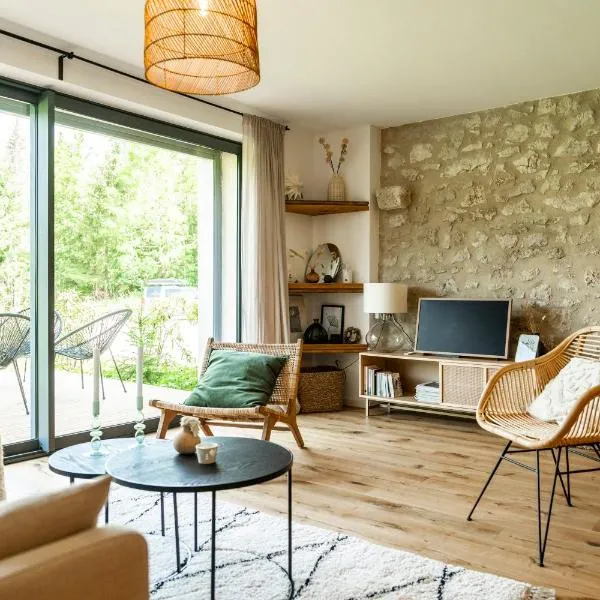 Charming stone gîte - Nature, terrace & calm - Jura โรงแรมในเพรมานง