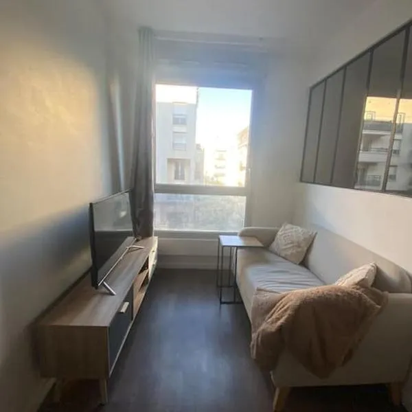 Studio proche Paris, hotel v destinácii Rosny-sous-Bois