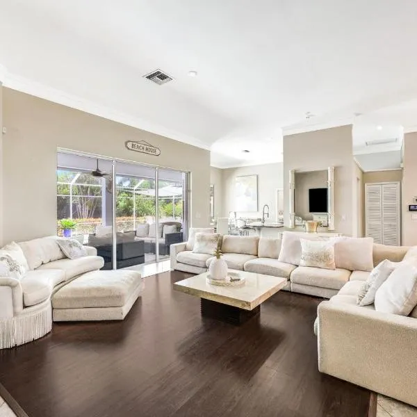 Lux Family 3 BR With Pool Villa Walk To Beach and Mercato, hotel in Naples