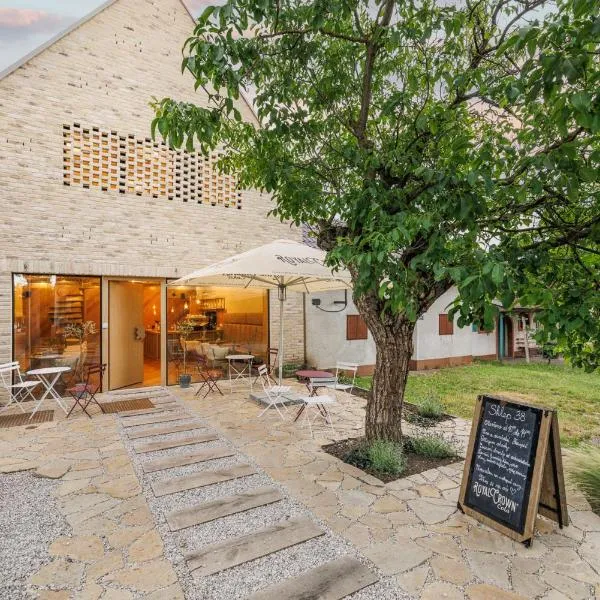 SKLEP 38, hotel ve Velkých Bílovicích