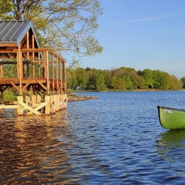 Lacustra Cabanes accessibles en canoé et Chalets tout confort, hotel em Flayat