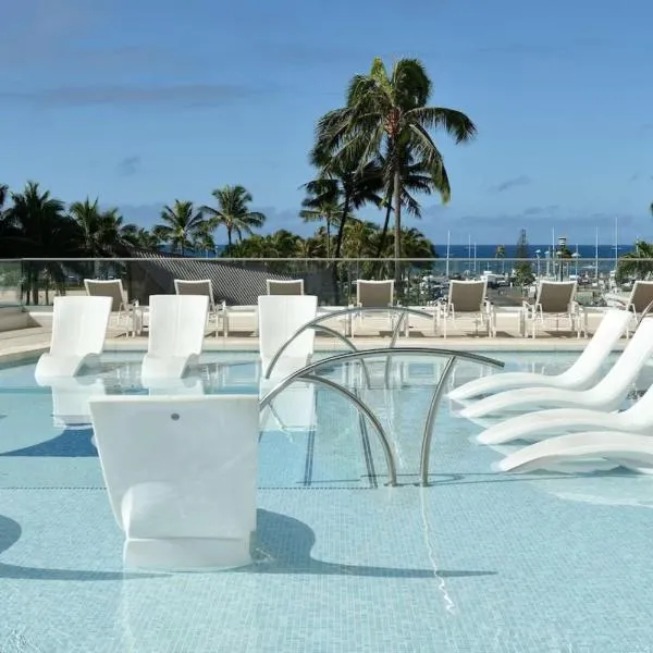 Ilikai Hotel & Luxury Suites: Honolulu'da bir otel